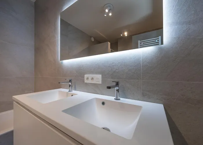 Trinity Cove 167 * Ostend